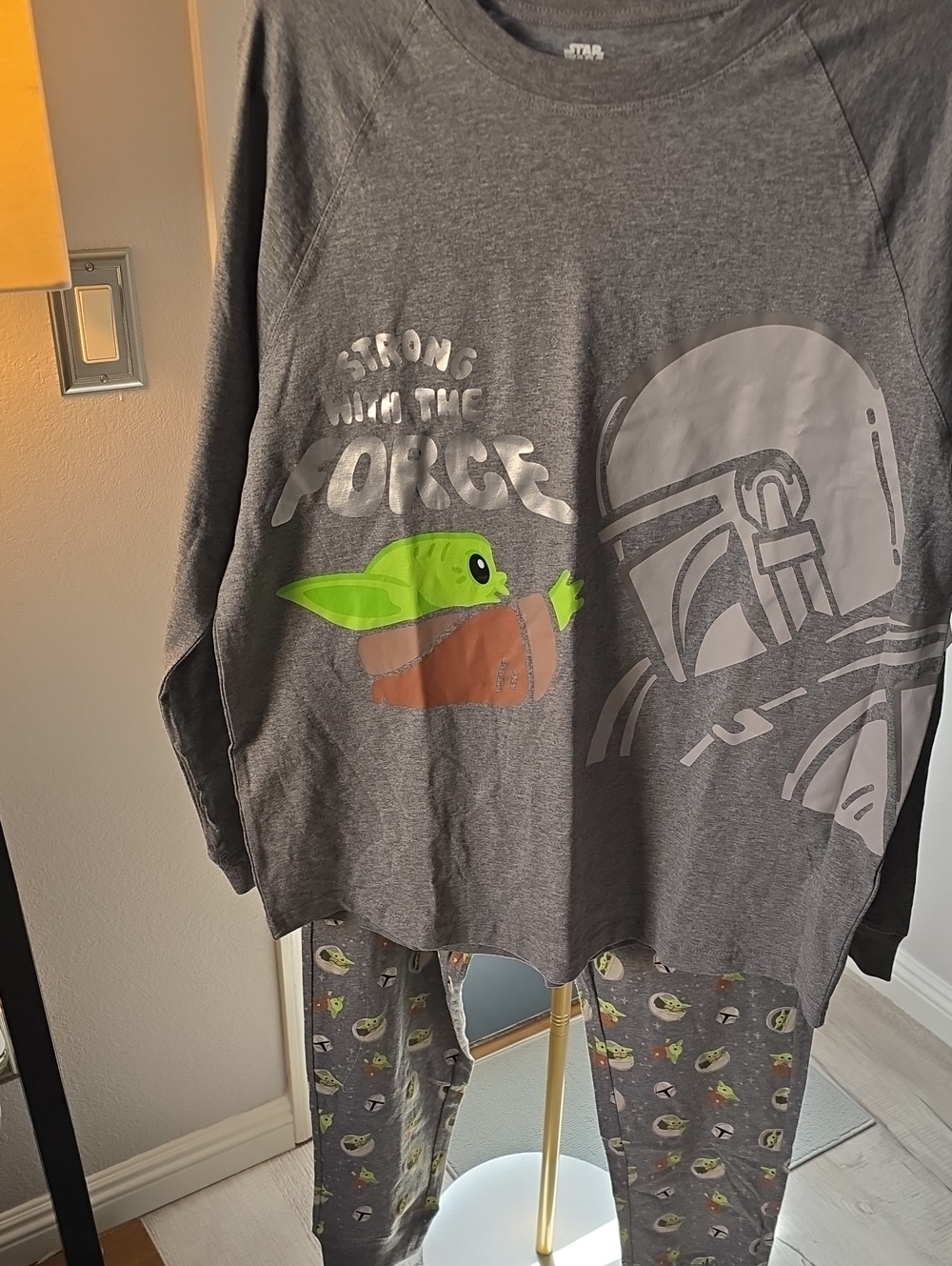 Star Wars Pjs' Gray 'Strong With The Force' Pajama Top and Pants- Size Large NWT